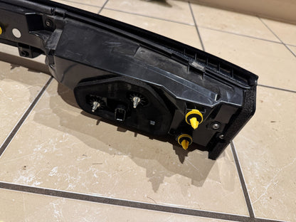 DARI PLAT 2025 Lampu Bagasi Belakang Range Rover Velar N8A215C436AD L560