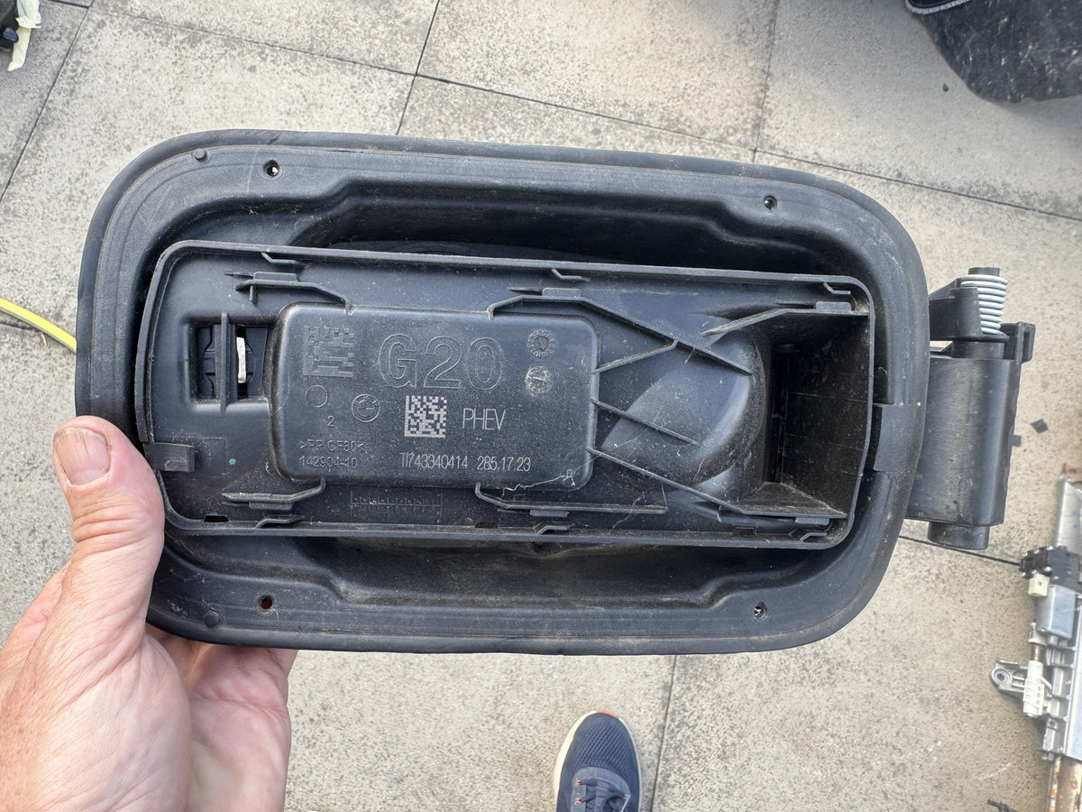 GENUINE BMW 3 SERIES G20 G21 FUEL FILLER FLAP HOUSING COVER POT 51177433404