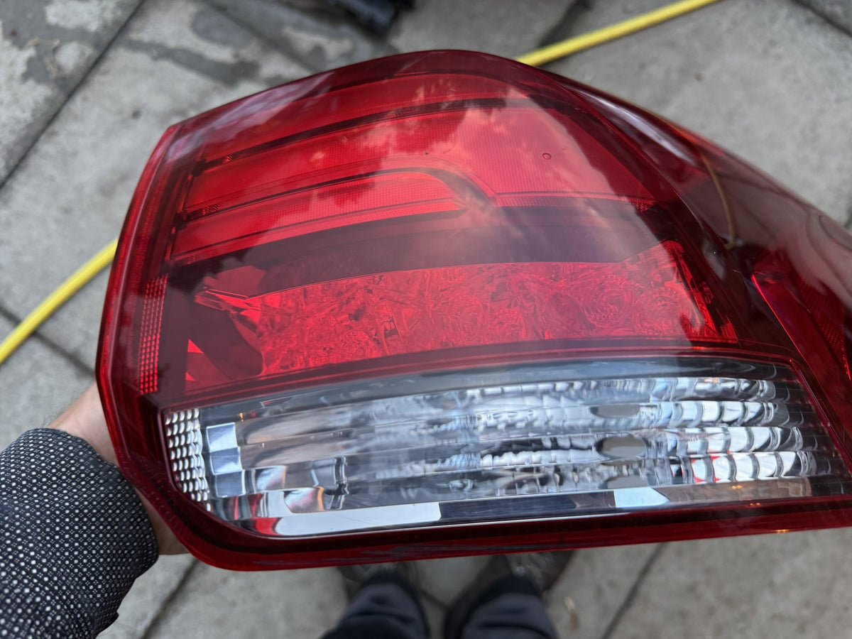 MITSUBISHI OUTLANDER MK3 2015-2021 RIGHT REAR OUTER TAIL LIGHT LED W2869