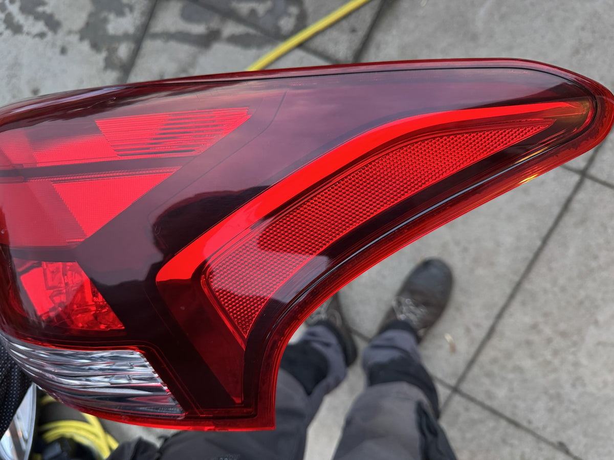 MITSUBISHI OUTLANDER MK3 2015-2021 RIGHT REAR OUTER TAIL LIGHT LED W2869
