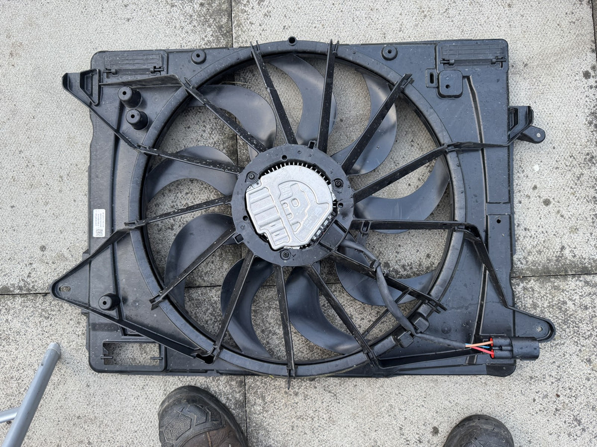 FORD KUGA MK3 2020-2026 RADIATOR COOLING FAN LX61-8C607-AC CRACKED SHROUD