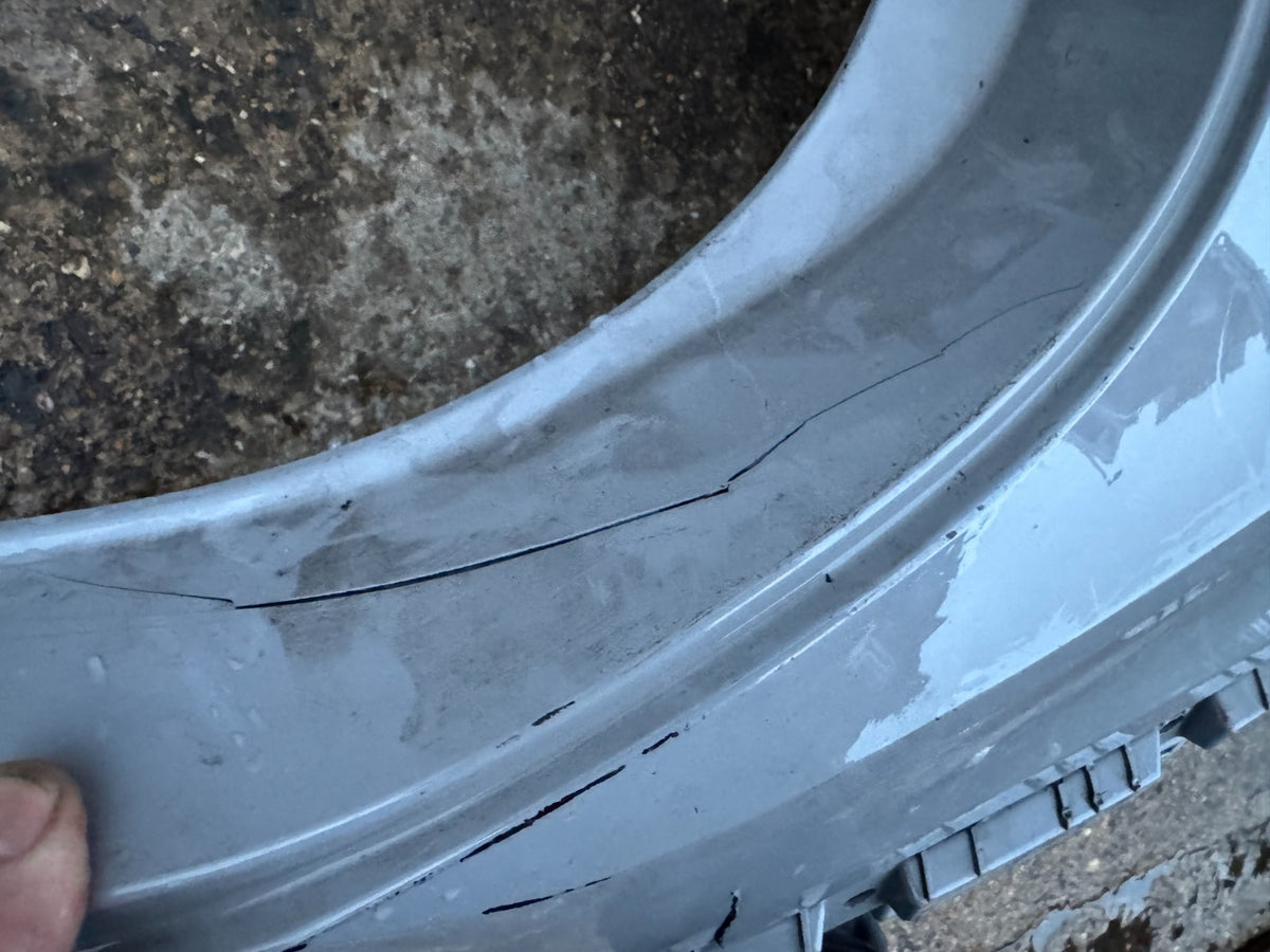 2025 Sudut Bumper Belakang & Air Duct OEM Lotus Eletre 8897057281 RUSAK