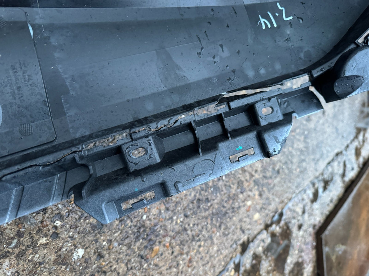 2025 Sudut Bumper Belakang & Air Duct OEM Lotus Eletre 8897057281 RUSAK