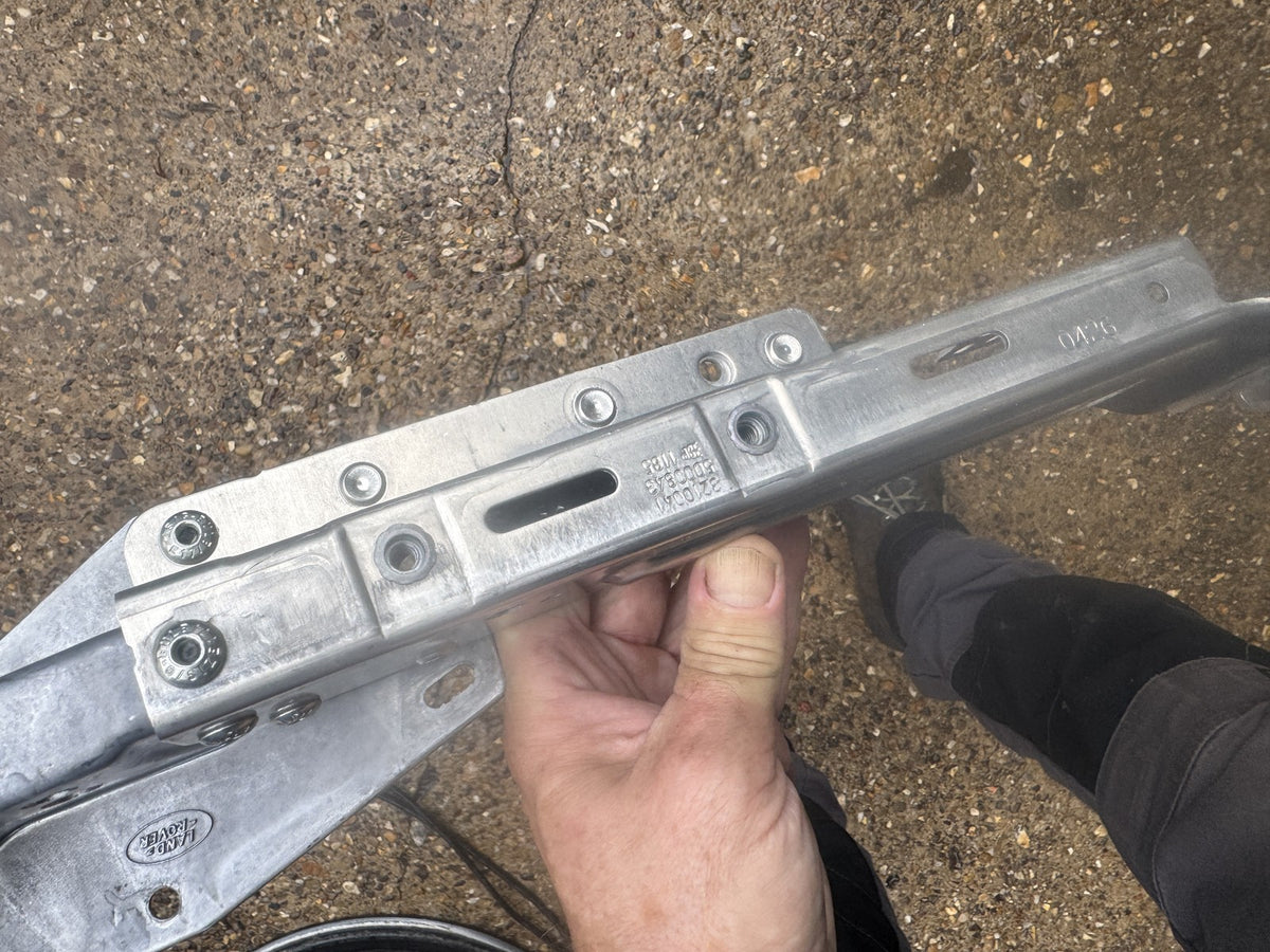 2026 RANGE ROVER VELAR L560 FACELIFT LEFT HEADLIGHT BRACKET 2024 on J8A200297AC