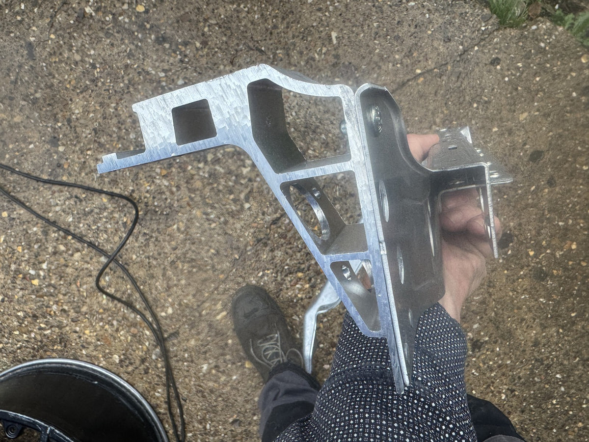 2026 RANGE ROVER VELAR L560 FACELIFT LEFT HEADLIGHT BRACKET 2024 on J8A200297AC