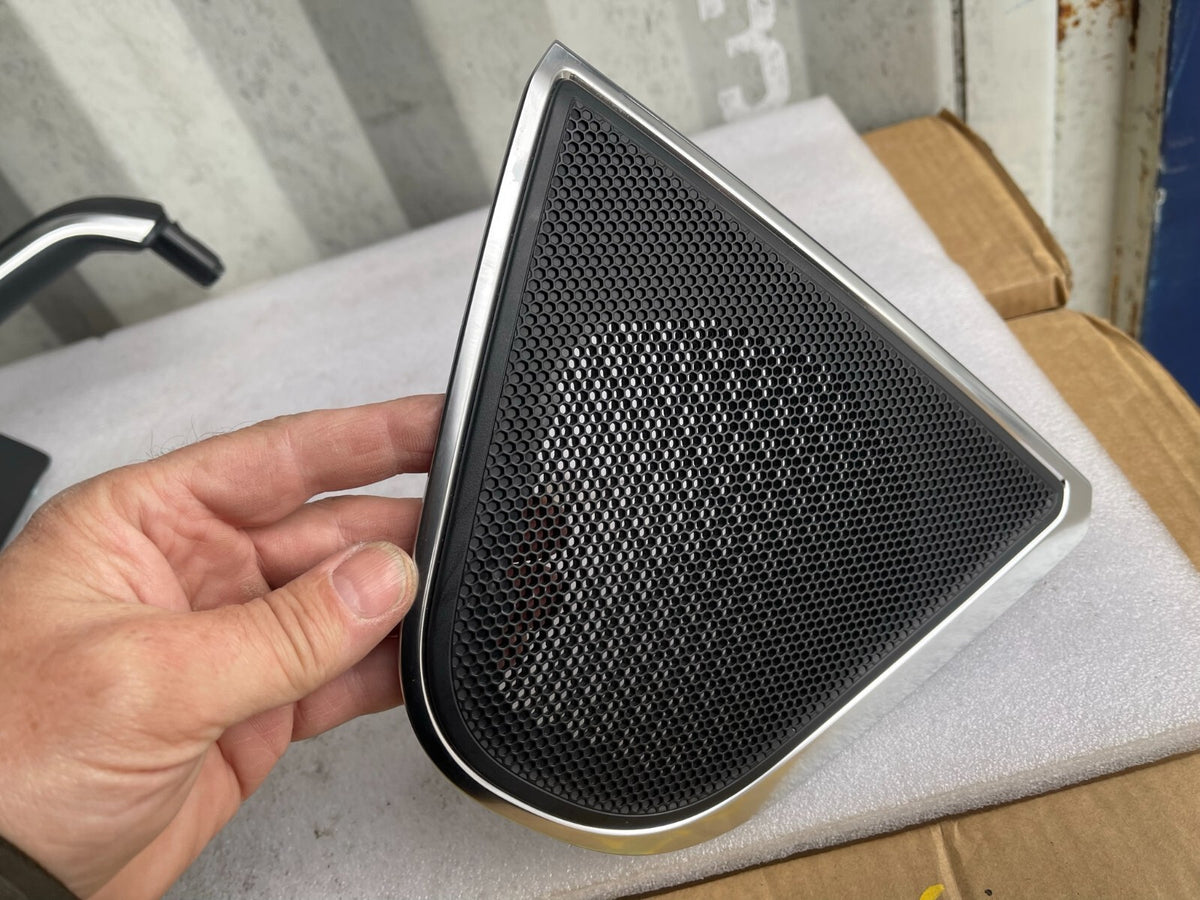 2020 Jaguar XE Range NEW F PACE DOOR SPEAKER COVER RIGHT MK83601B74ACW