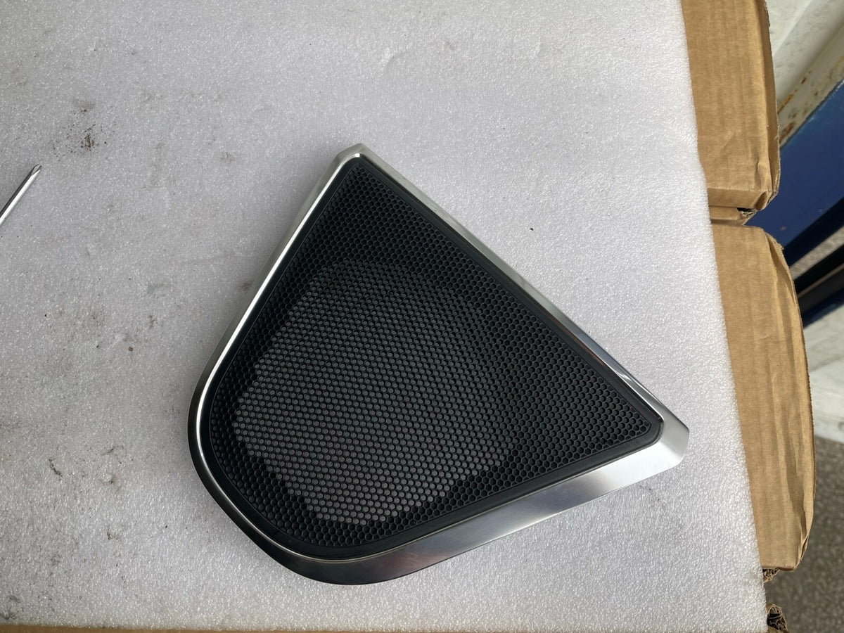 2020 Jaguar XE Range NEW F PACE DOOR SPEAKER COVER RIGHT MK83601B74ACW