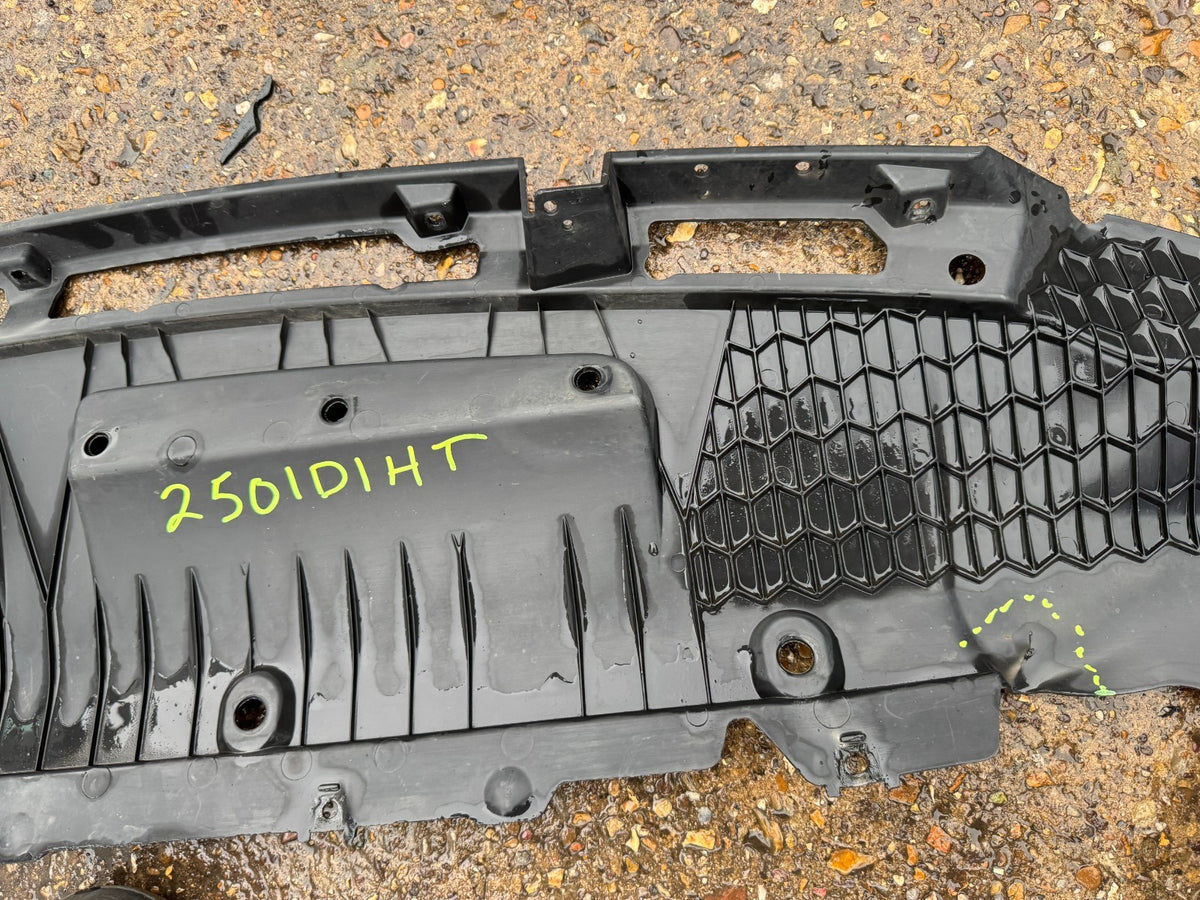 Ford kuga mk3 cover under bumper lv4b-a8b384-j genuine lv4ba8b384j damaged
