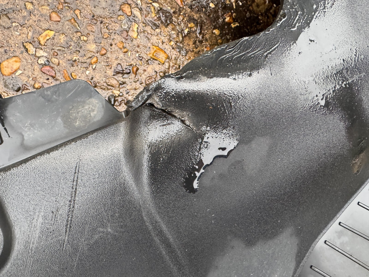 Ford kuga mk3 cover under bumper lv4b-a8b384-j genuine lv4ba8b384j damaged