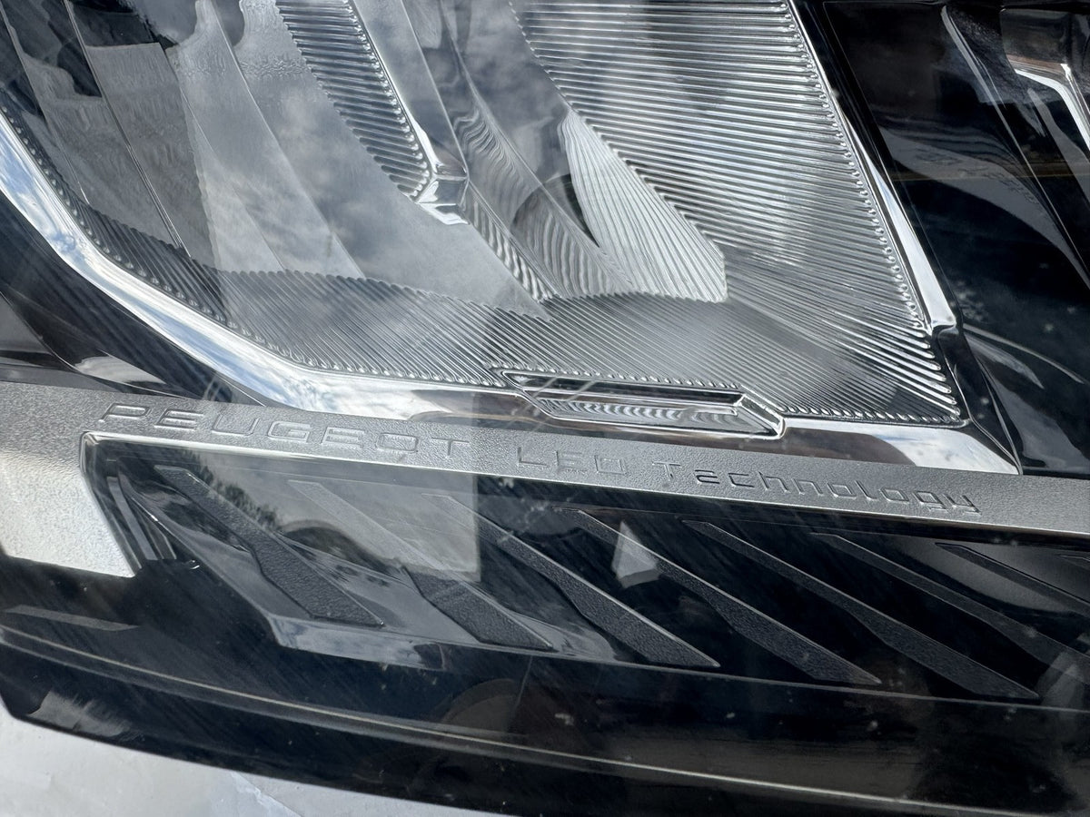 PEUGEOT 308 MK3 P51 2021-ON RIGHT LED HEADLIGHT 9851673480 SPARES