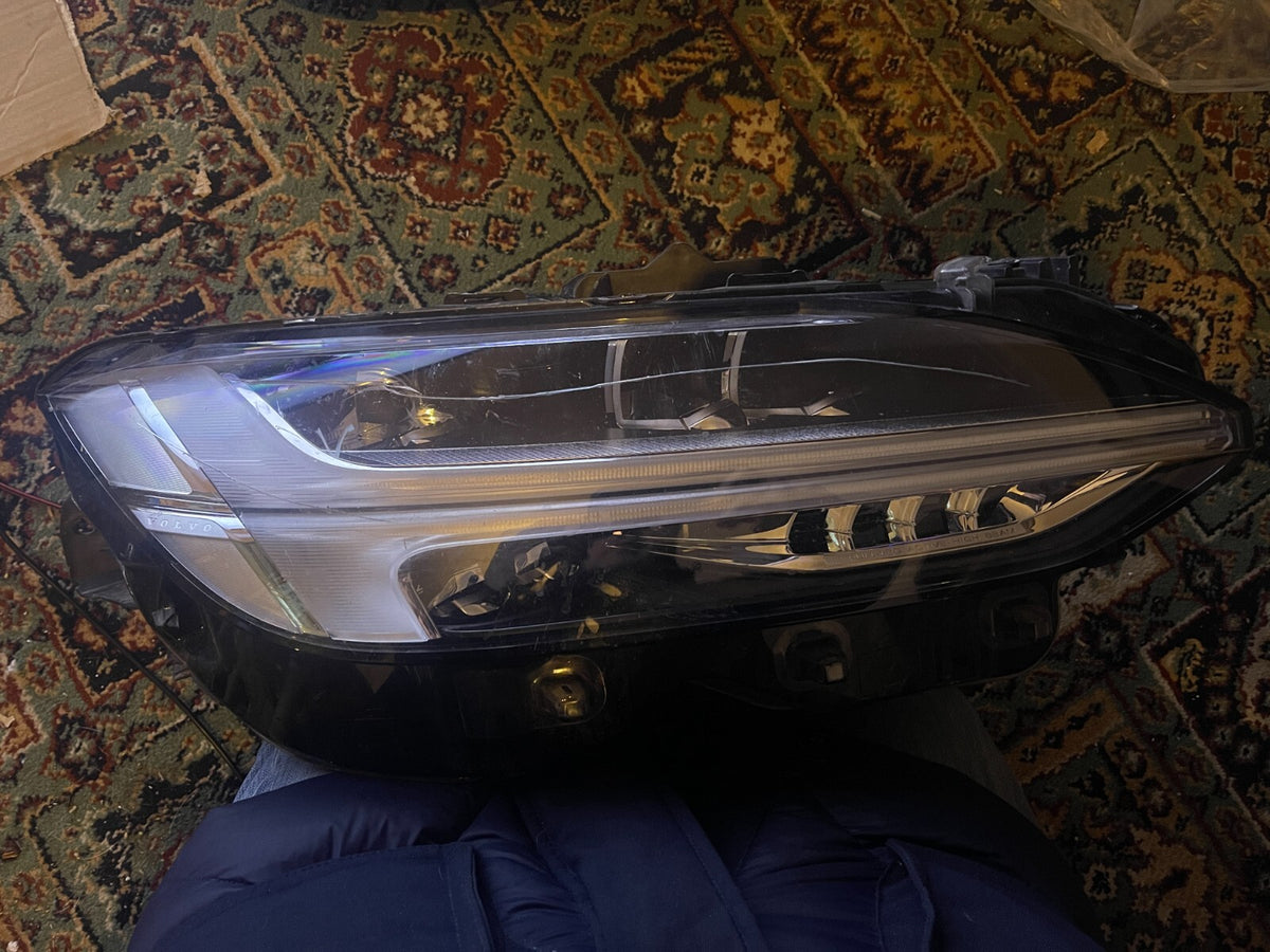 Sepasang Lampu Depan Volvo SV90 Kanta Retak 32342467 32342466 FULL LED Active