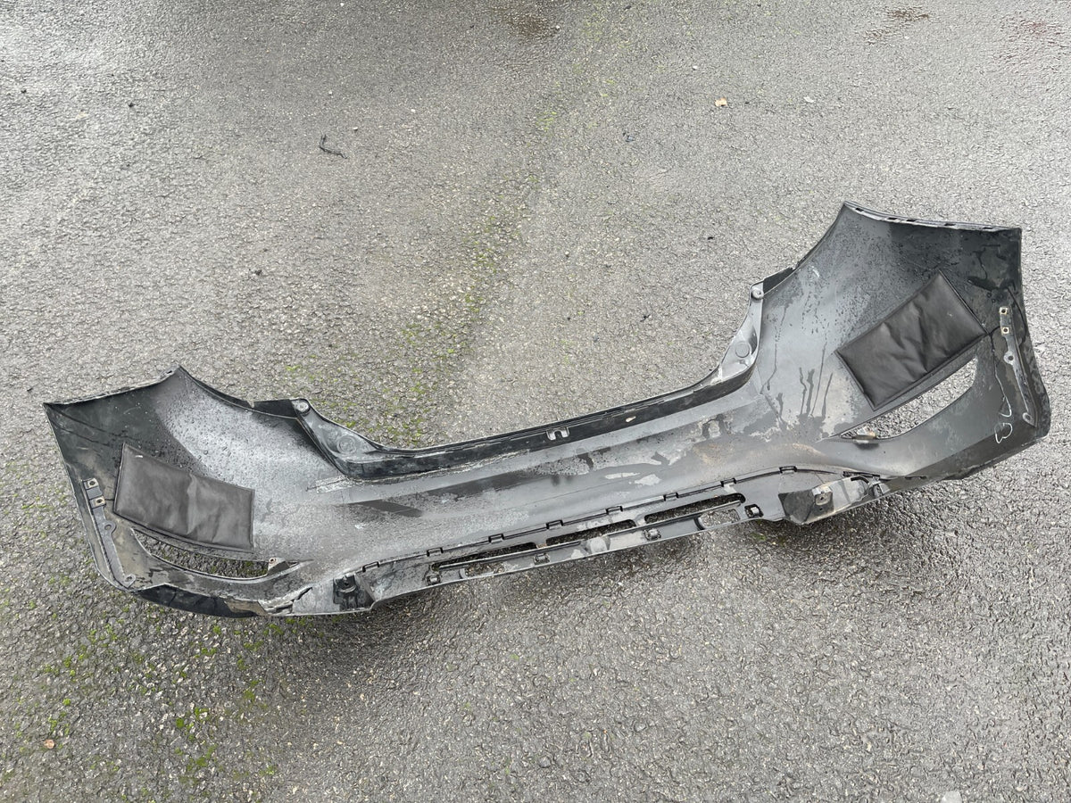 กันชนหลัง FORD FIESTA 2009 - 2017 แท้ PN:8A6117906, 8A6117K823 มีรอยฉีกขาด