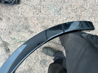 LAND ROVER DISCOVERY L550 2024 WHEEL ARCH TRIM RLH | LK72290E23A NO PDC