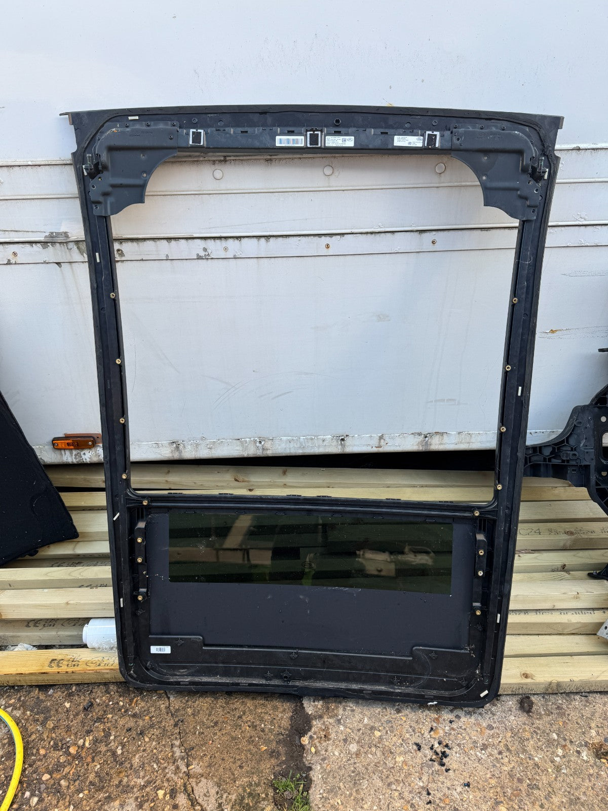 2024 Land Rover Defender One Section Roof Glass Bonded to Frame