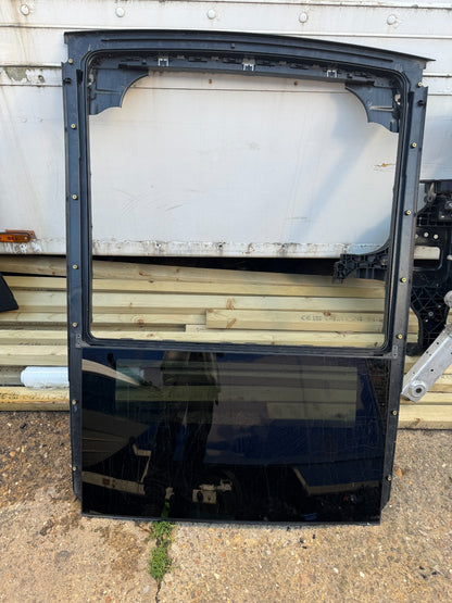 2024 Land Rover Defender One Section Roof Glass Bonded to Frame