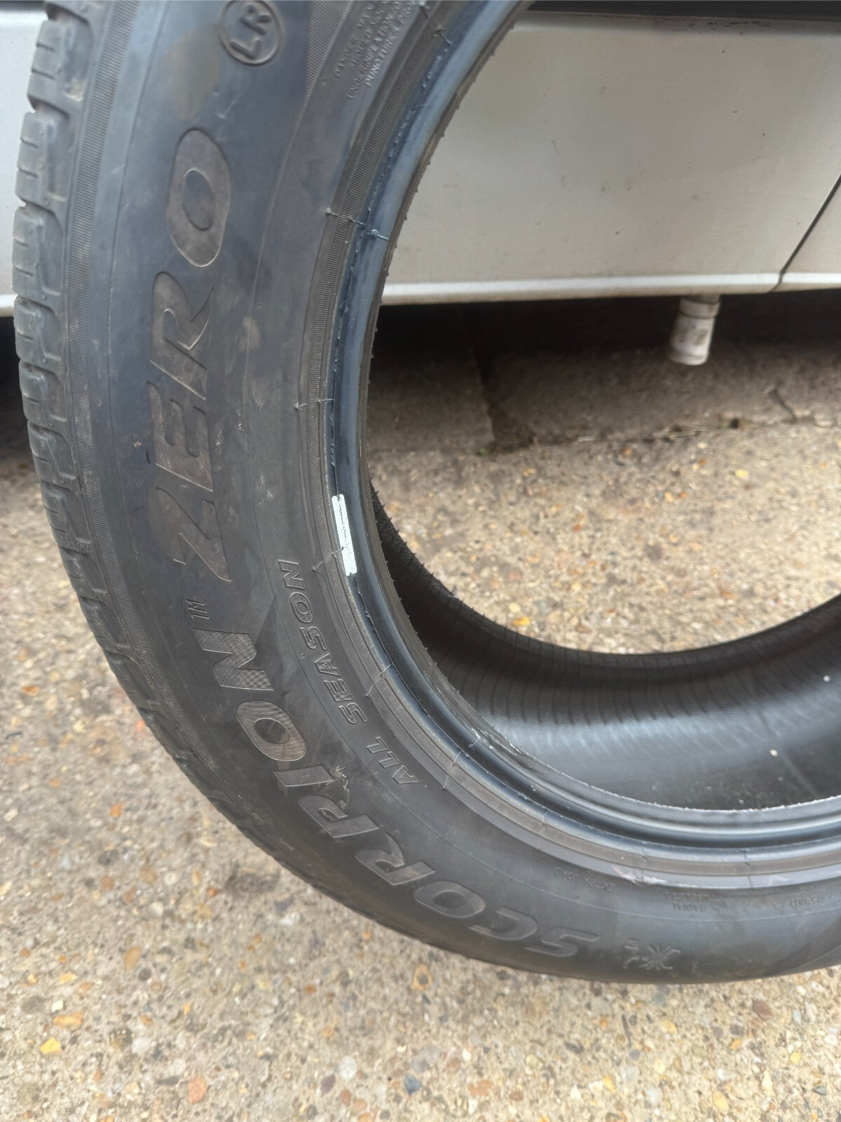 255 60 20 113V PIRELLI SCORPION ZERO ALL SEASON XL M+S LR Dot:4324 5.5 mm