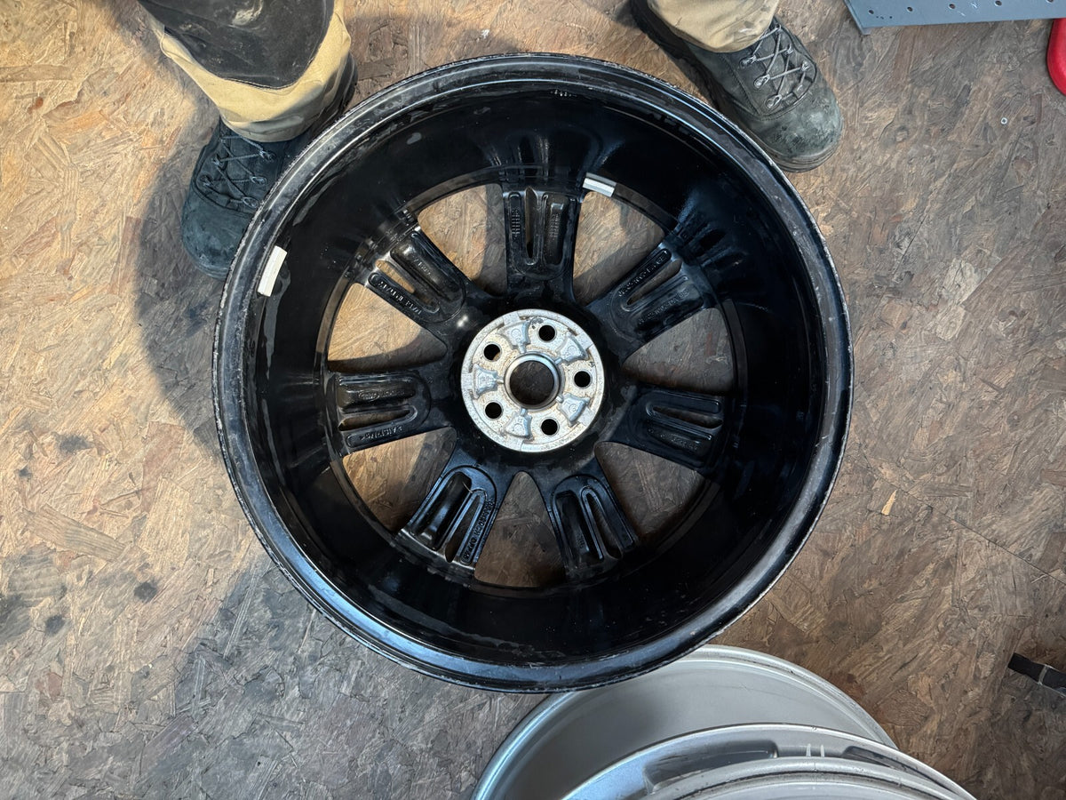 1 X Genuine 20” Original Range Rover Velar 2018 J8A21007FA Alloy Wheel Oem Black