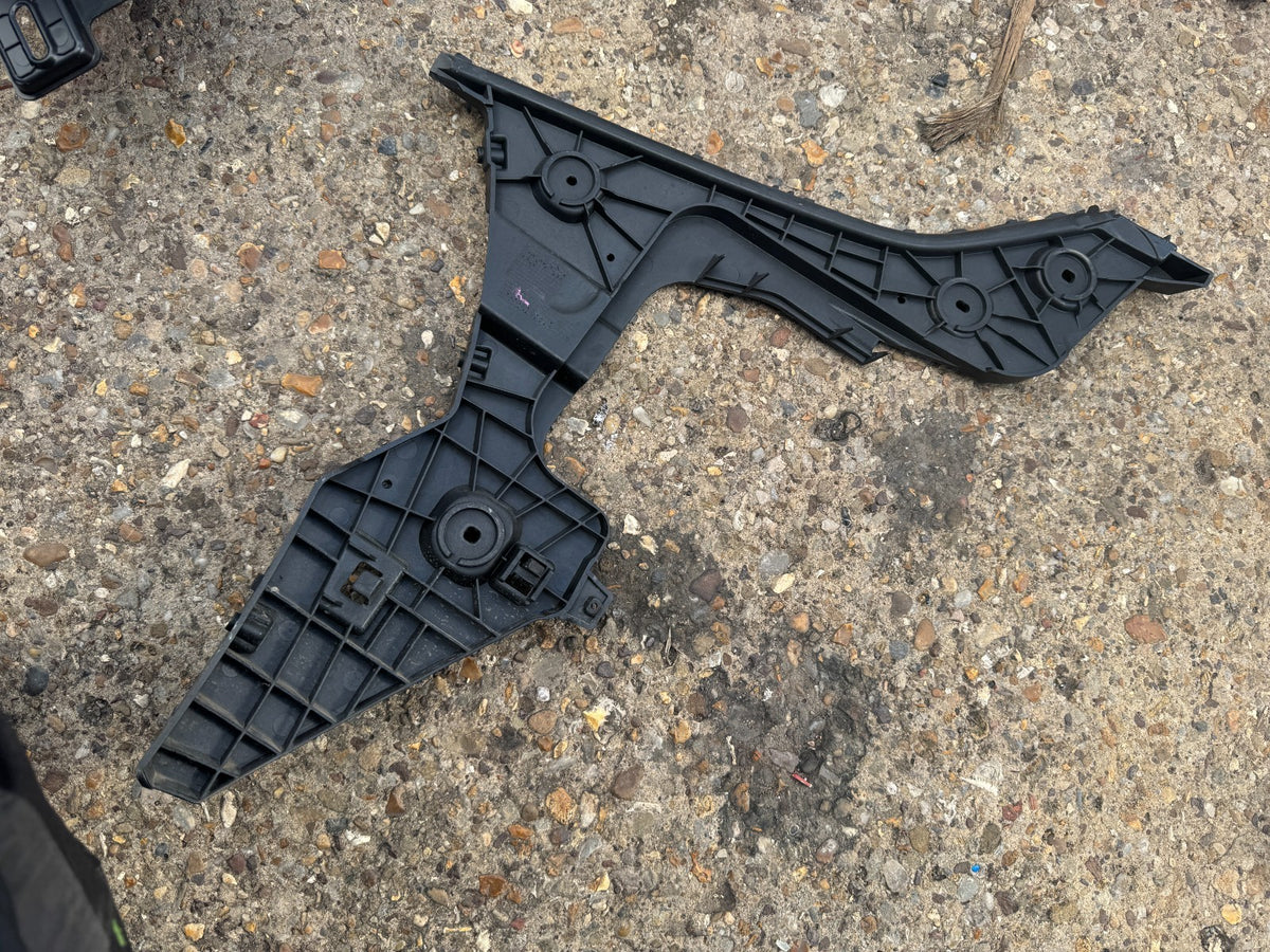 AUDI A5 Avant B10 Rear Right Bumper Bracket 8B3807454B 2025