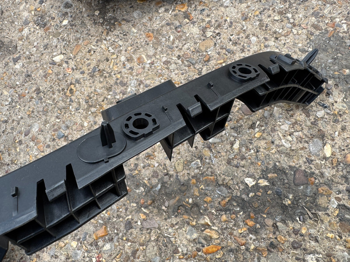 8890512186 unknown ?bumper? bracket