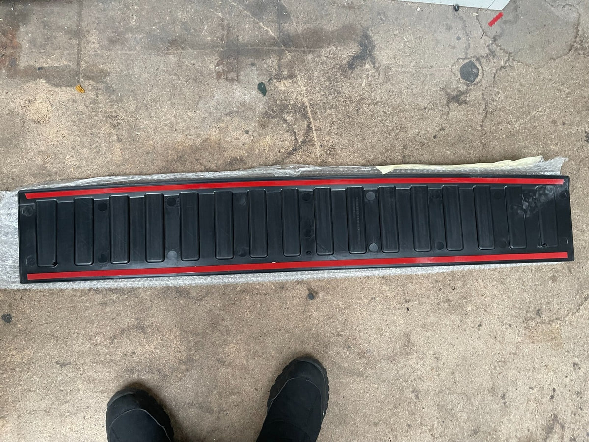 London Electric VN5 van 2021 rear tread plate