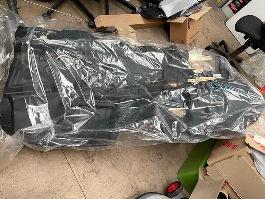 อะไหล่แท้ใหม่ Peugeot 5008 แผ่นฉนวนกันความร้อนและซับเสียงผนังห้องเครื่อง DS 9813562880