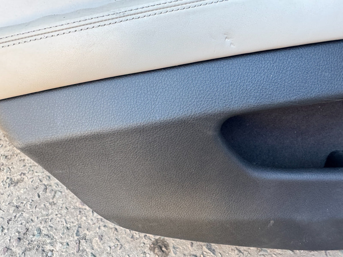 BMW 5 SERIES F11 2015 Doortrim Pintu Belakang Kiri Bahan Kulit & Part 1777775