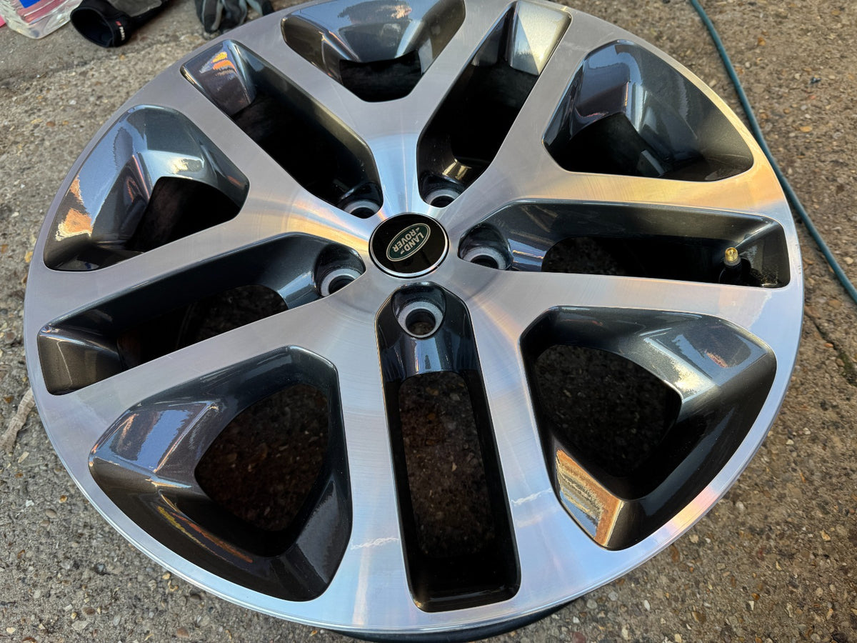 1x Genuine Land Rover Defender 2023 20 Alloy Wheel Style 5095 LR133250 very nice