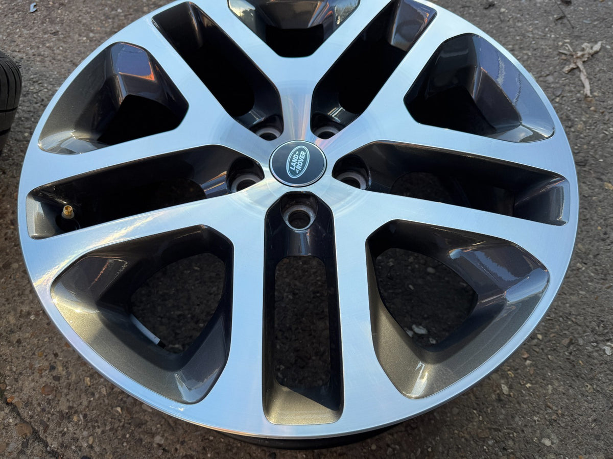 1x Genuine Land Rover Defender 2023 20 Alloy Wheel Style 5095 LR133250 very nice