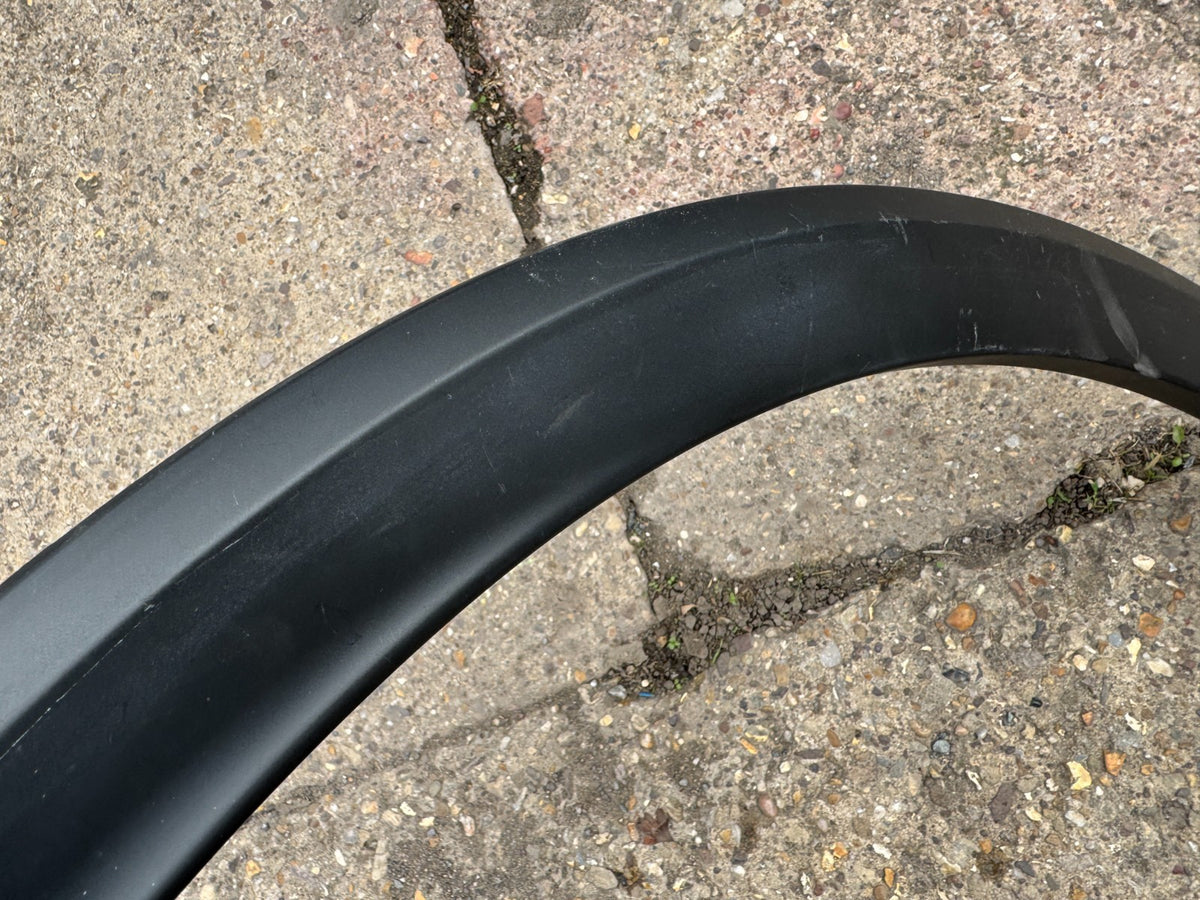 TOYOTA PRIUS W6 Rear Right Fender Arch Trim 75605-47010 Scratches