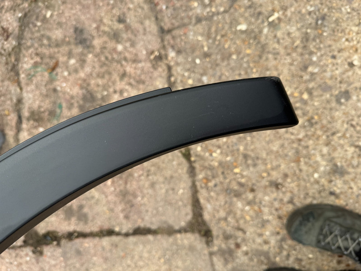 TOYOTA PRIUS W6 Rear Right Fender Arch Trim 75605-47010 Scratches