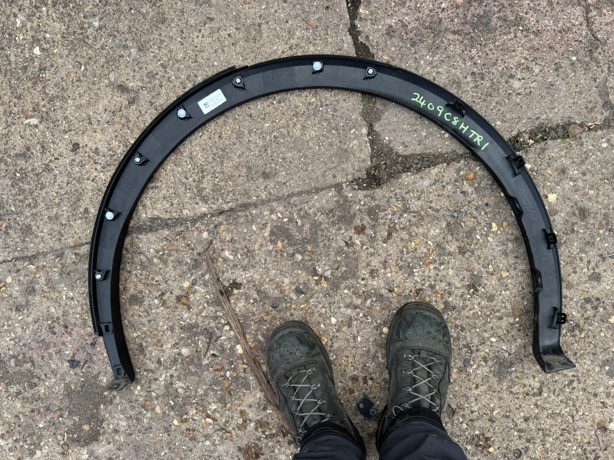 TOYOTA PRIUS W6 Rear Right Fender Arch Trim 75605-47010 Scratches