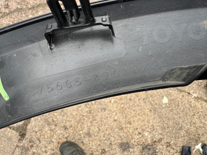 TOYOTA PRIUS W6 Rear Right Fender Arch Trim 75605-47010 Scratches