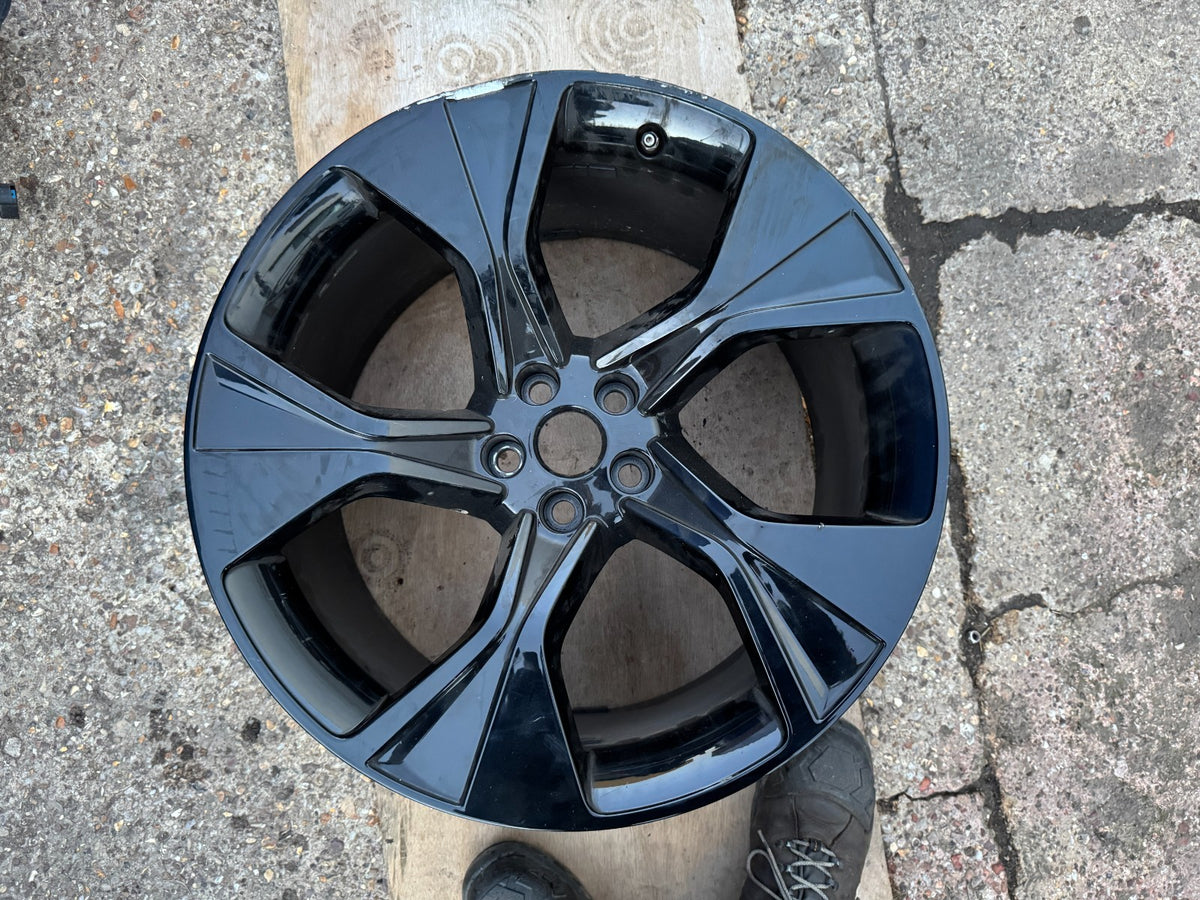 JAGUAR F-TYPE STYLE 5102 20" ล้อแม็กสีดำ T2R43122 ด้านหลังเสียหาย ล้อดุ้ง