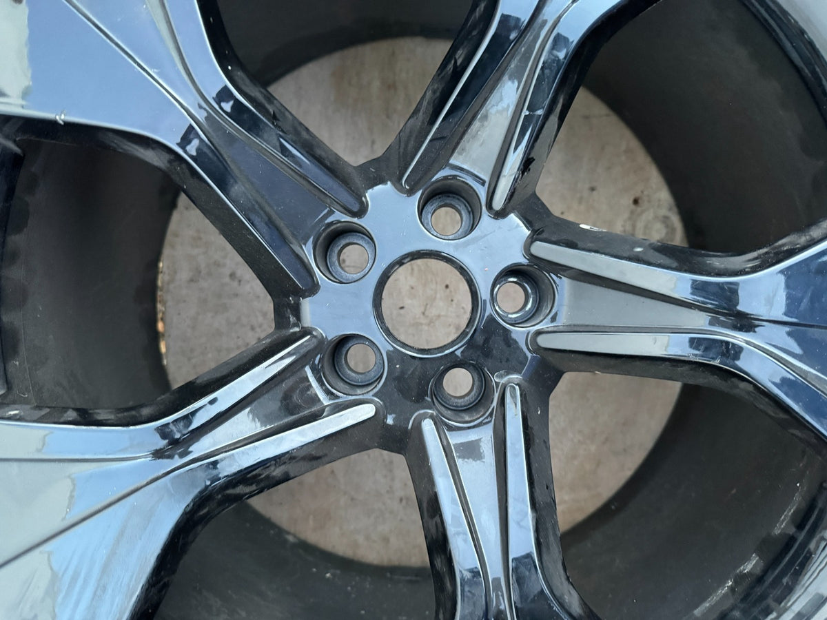 JAGUAR F-TYPE STYLE 5102 20" ล้อแม็กสีดำ T2R43122 ด้านหลังเสียหาย ล้อดุ้ง