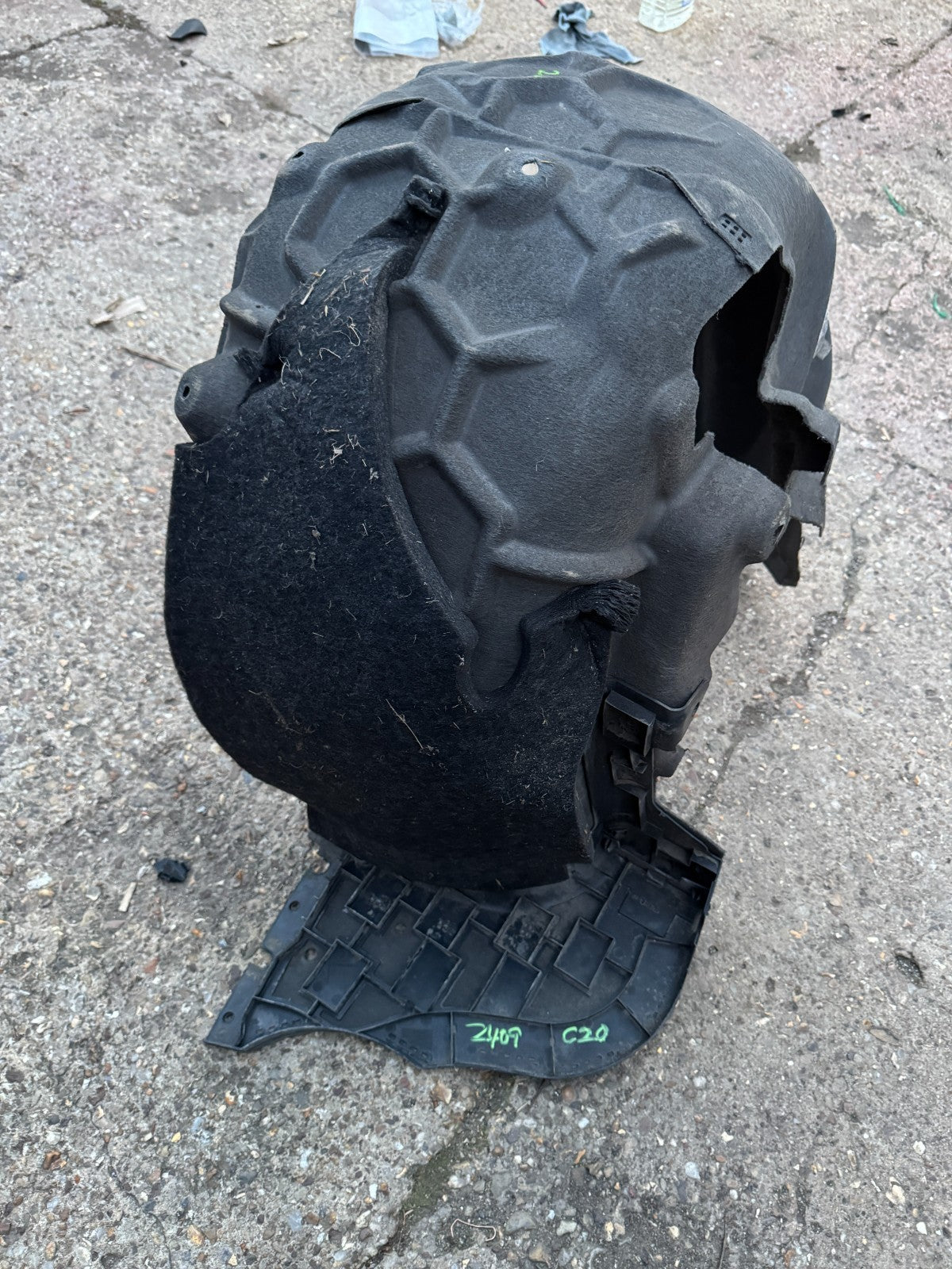AUDI Q7 4M Rear Left Arch Liner OEM 4M0810171G