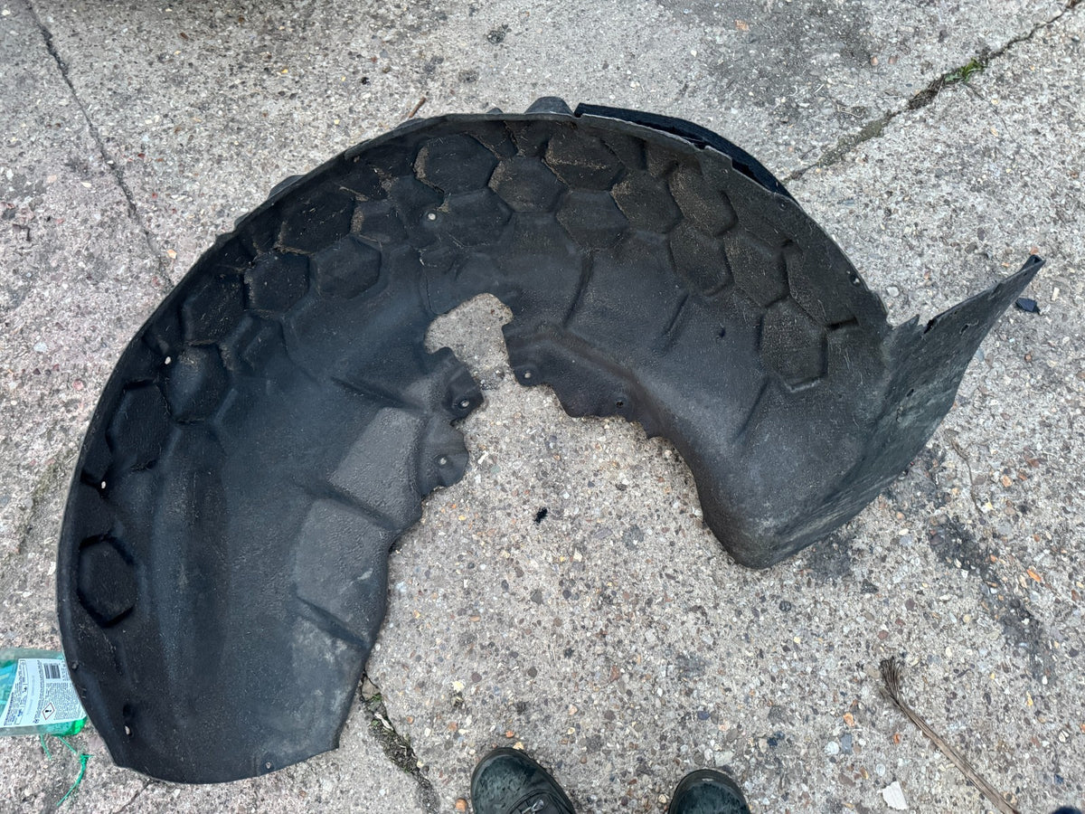 AUDI Q7 4M Rear Left Arch Liner OEM 4M0810171G