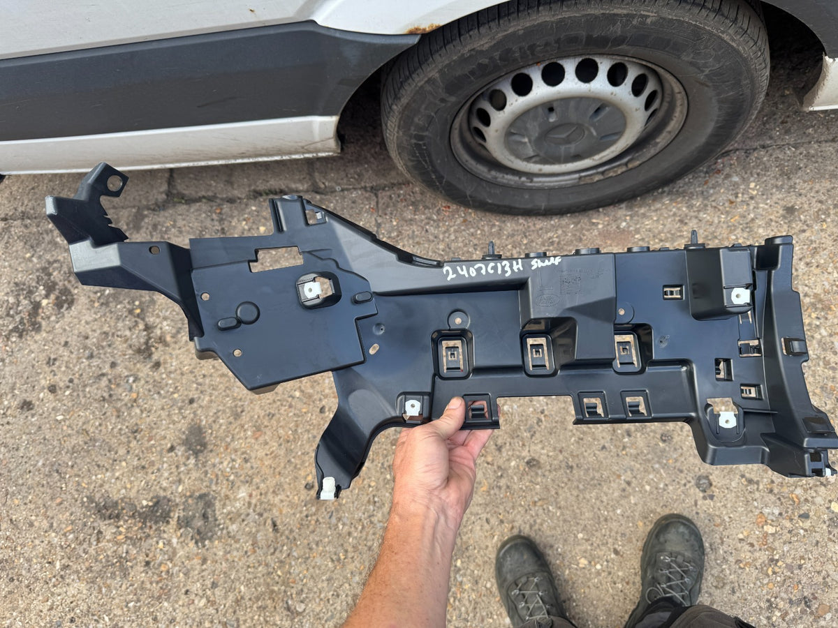 2025 LAND ROVER DISCOVERY 5 L462 LEFT SIDE REAR BUMPER BRACKET HY3217A882A