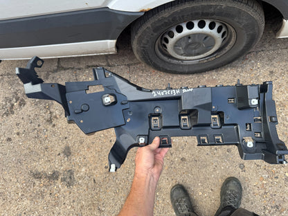 2025 LAND ROVER DISCOVERY 5 L462 LEFT SIDE REAR BUMPER BRACKET HY3217A882A
