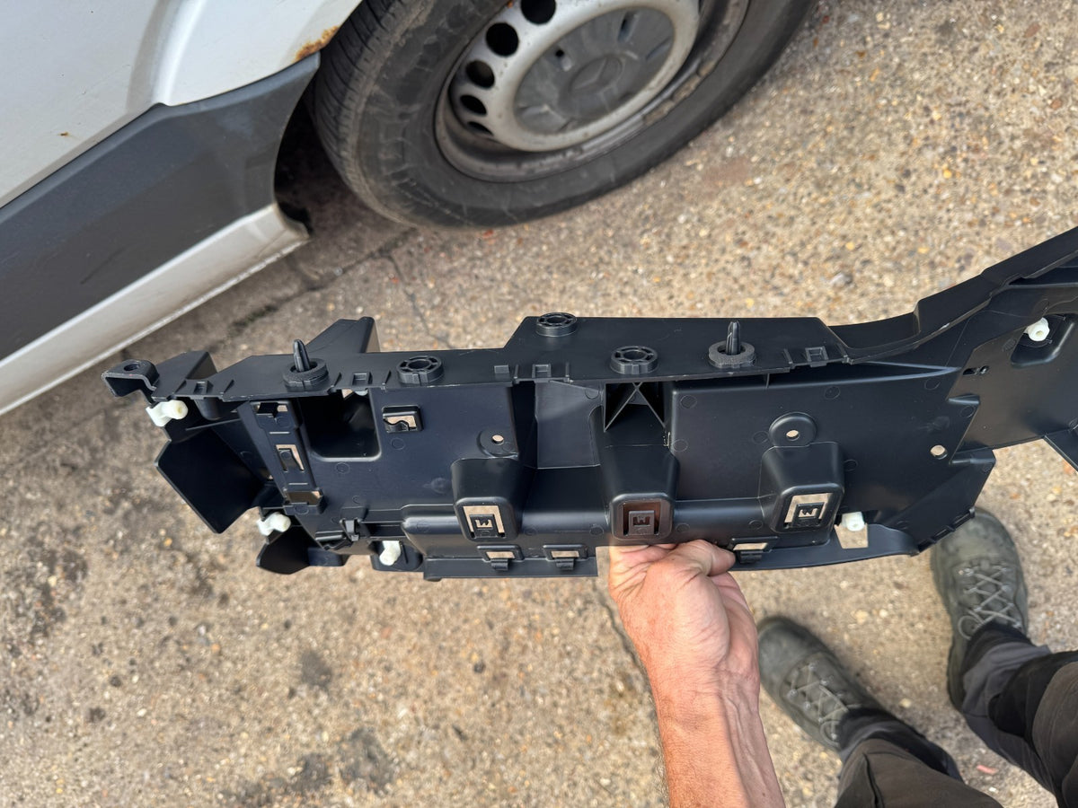 2025 LAND ROVER DISCOVERY 5 L462 LEFT SIDE REAR BUMPER BRACKET HY3217A882A
