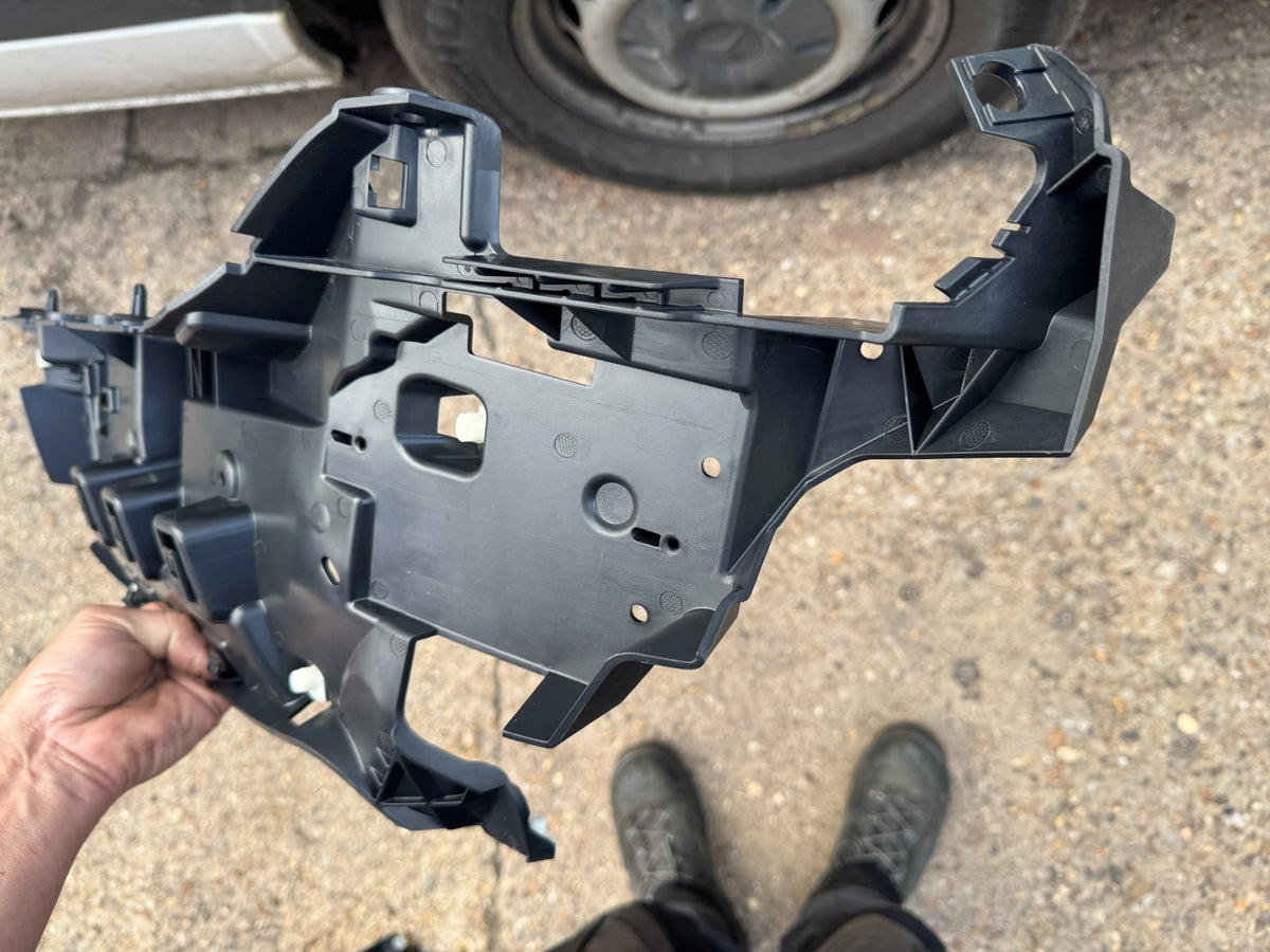 2025 LAND ROVER DISCOVERY 5 L462 LEFT SIDE REAR BUMPER BRACKET HY3217A882A