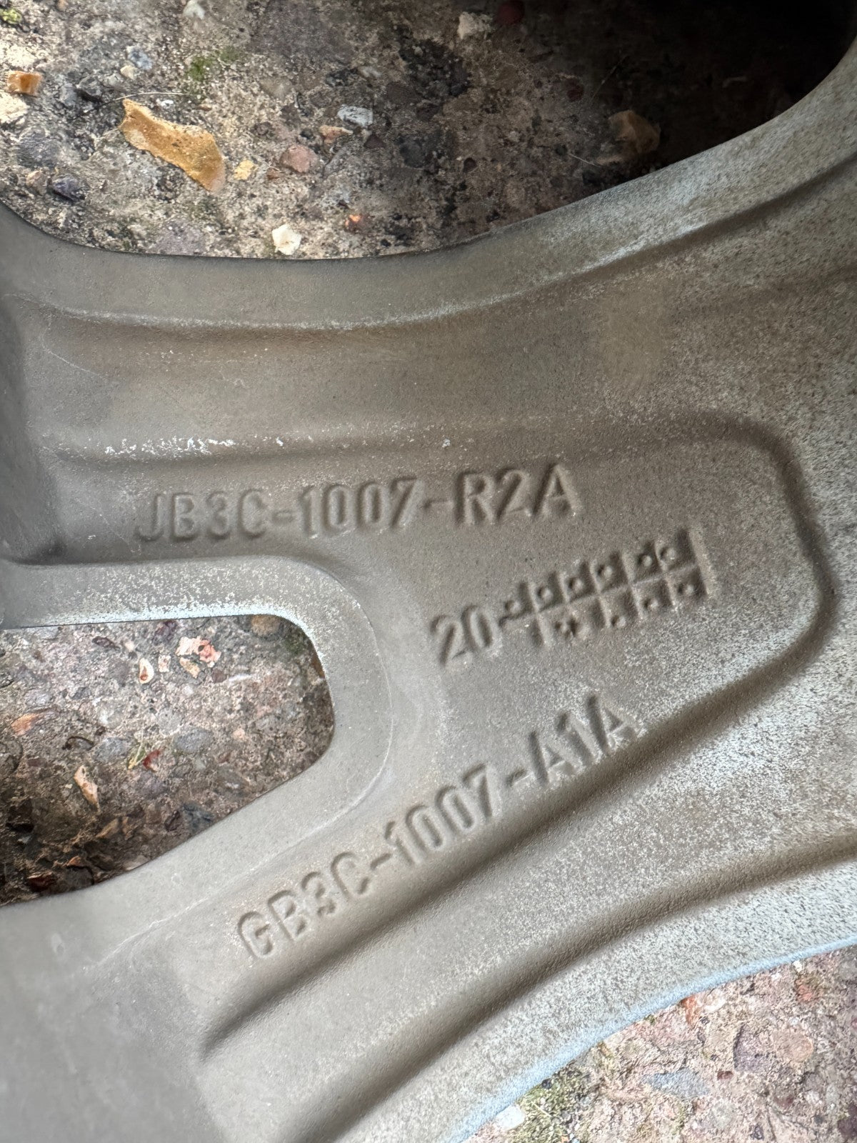 2x FORD RANGER Lengvojo lydinio ratlankis 18" colių 6x139.7 išnešimas ET55 8J 2011-2023 JB3C1007R2A