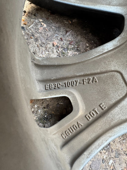 2x FORD RANGER Lengvojo lydinio ratlankis 18" colių 6x139.7 išnešimas ET55 8J 2011-2023 JB3C1007R2A