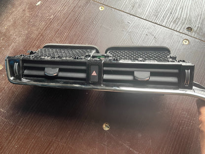 2021 Range Rover Evoque L551 Centre Dash Air Vent K8D2-014L21