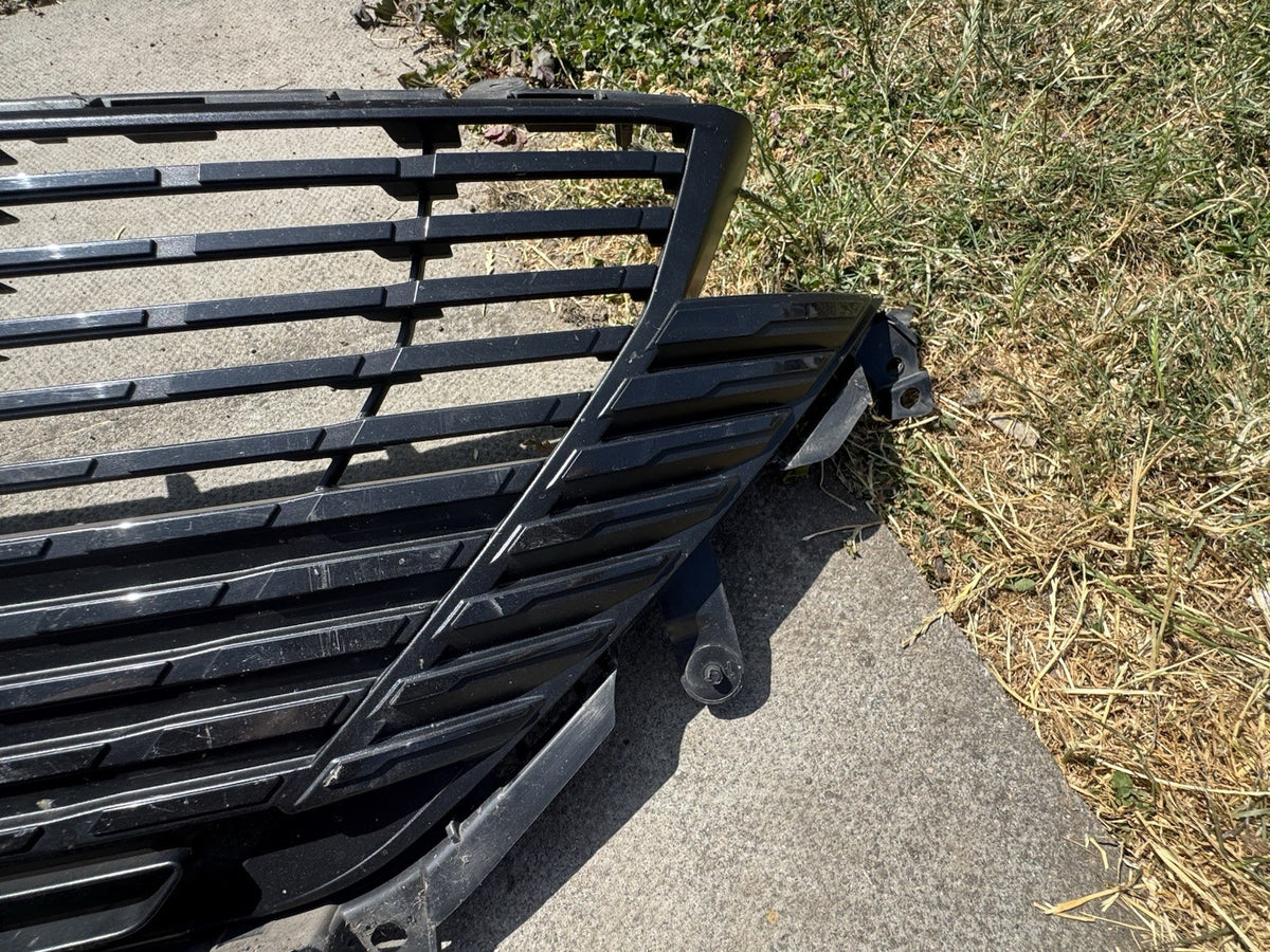 Grille Avant Peugeot 308 MK3 2022 9838035380 Fendue