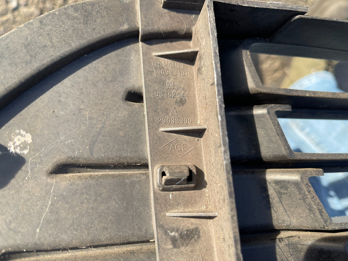 กระจังหน้ากันชนหน้า Vauxhall Vivaro B Renault Trafic 3 แท้ OEM