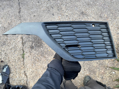AUDI SQ7 4M Front Bumper  Lower Grill W/Defect 4M0807682AM 4M0807152G