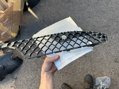 BARU Kisi-Kisi Bawah Bumper Depan Kanan Mercedes CLA 2019-2024 P/N A1188885200