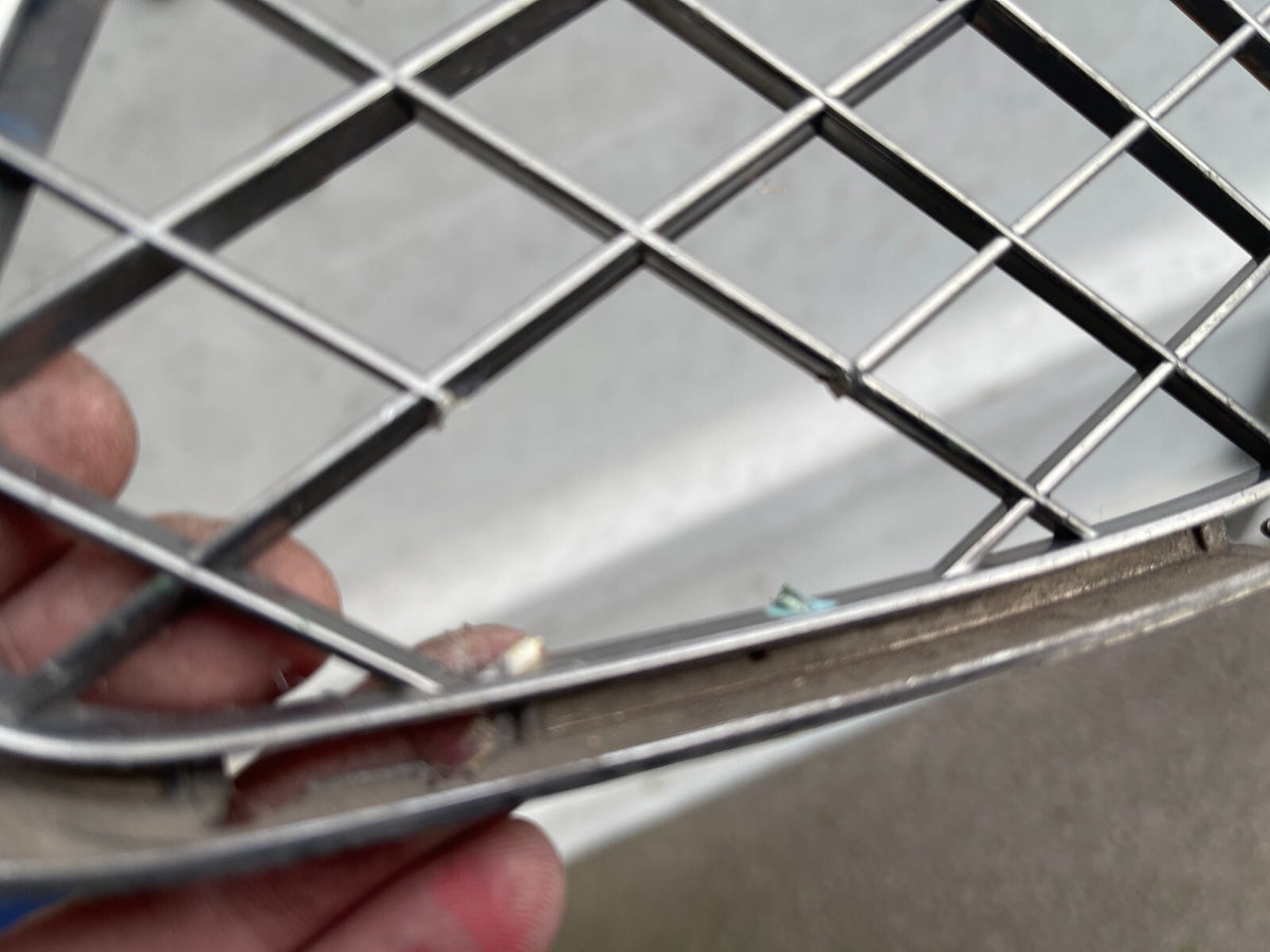 Bentley Continental GT Supersport Front bumper lower grill left 3W8807683