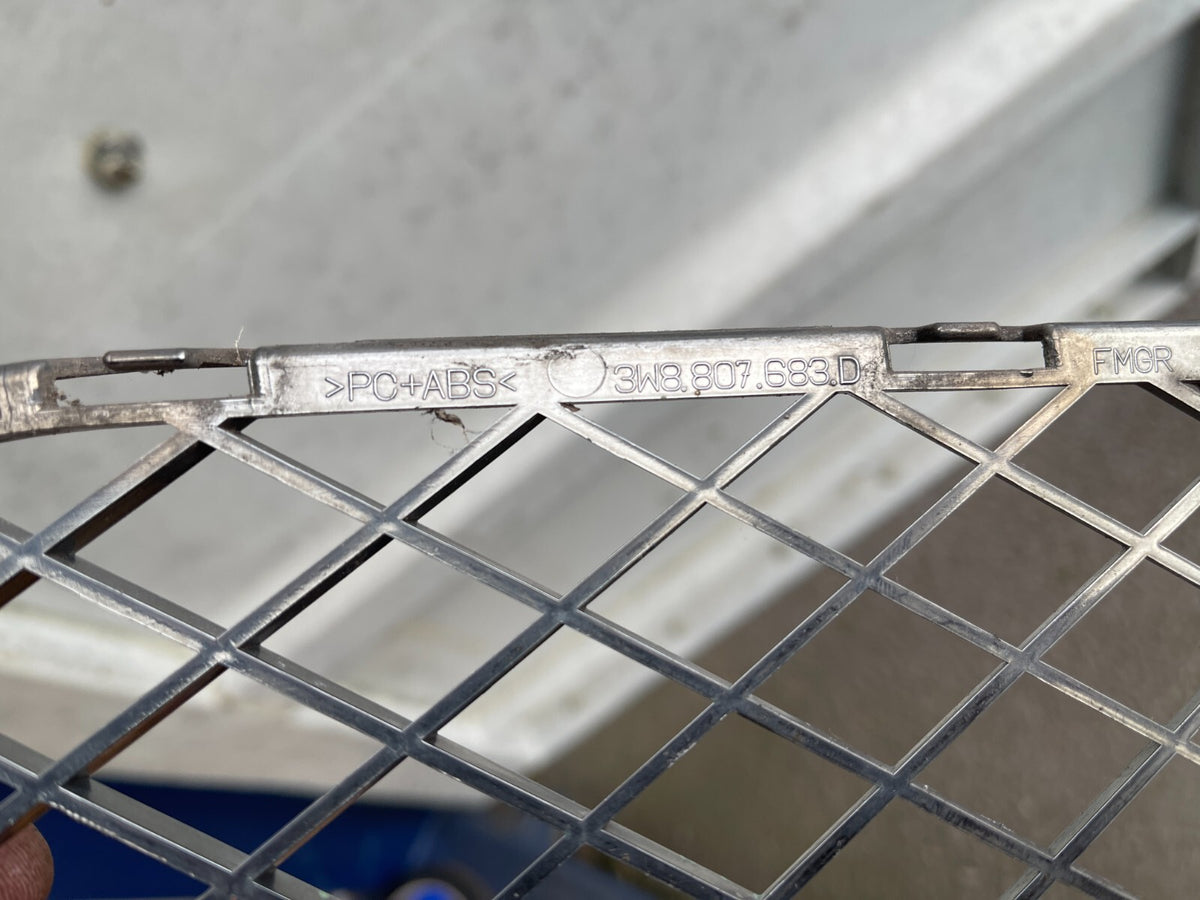 Bentley Continental GT Supersport Front bumper lower grill left 3W8807683