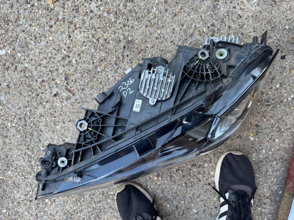 ไฟหน้า LED ซ้าย OEM BMW M3 M4 G80 G82 2020 ~ 2024 มีรอยขีดข่วน โคมดำ ALL BLACK